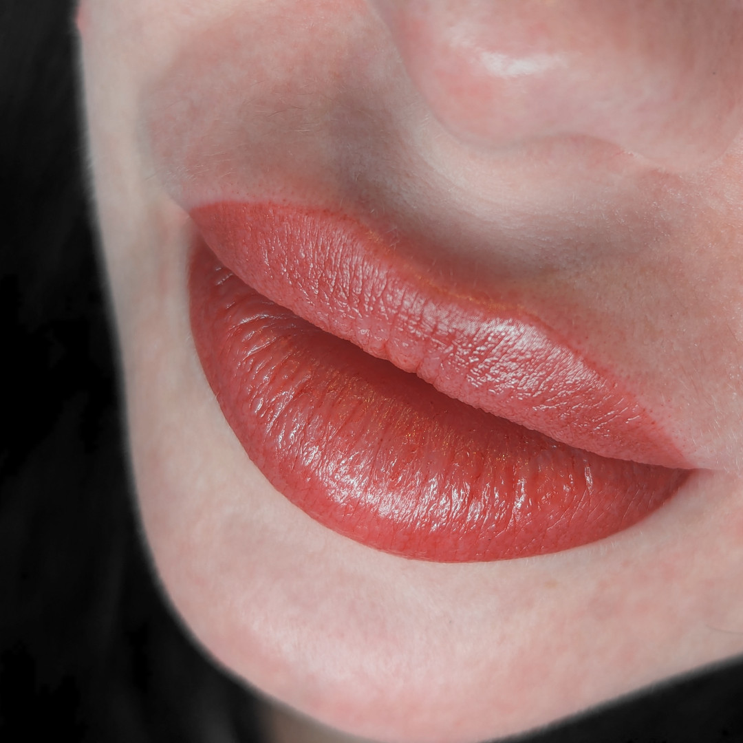 Frisches Permanent Make-up Lippen