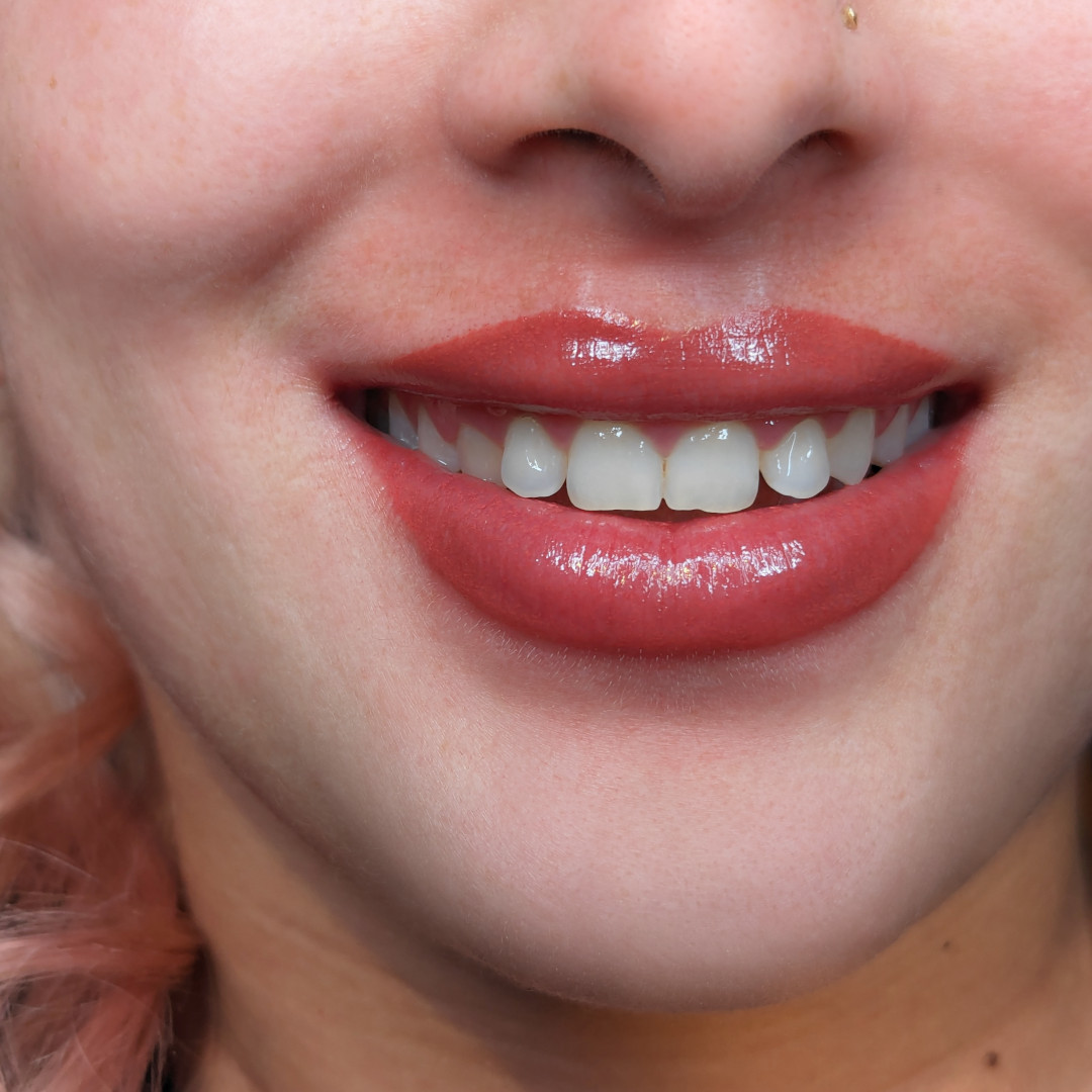 Frisches Permanent Make-up Lippen